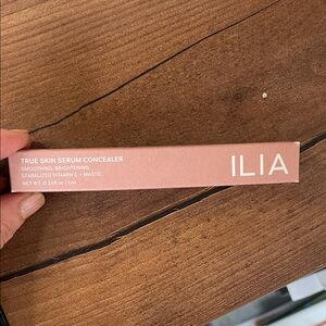 ILIA True Skin Serum Concealer - Nutmeg